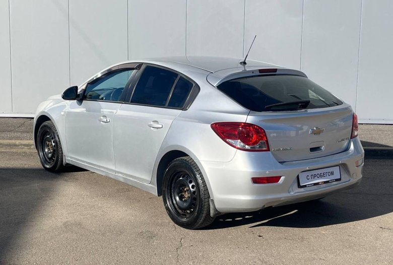 Серый шевроле круз