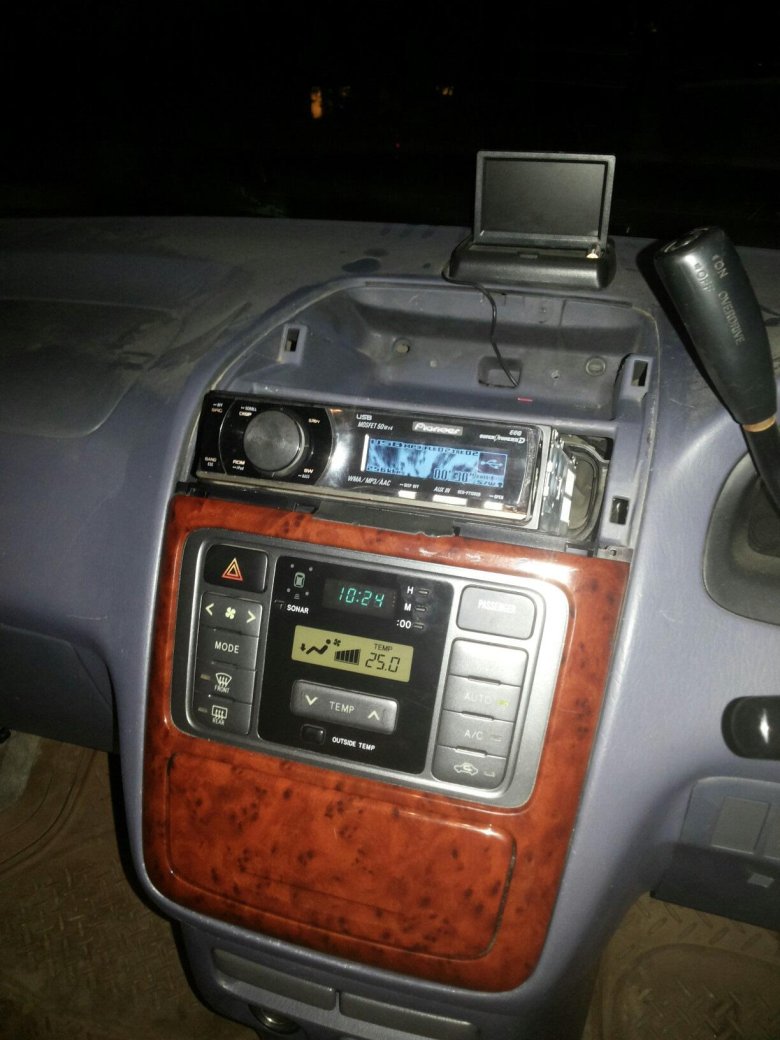 Ipsum toyota 10 кузов магнитола