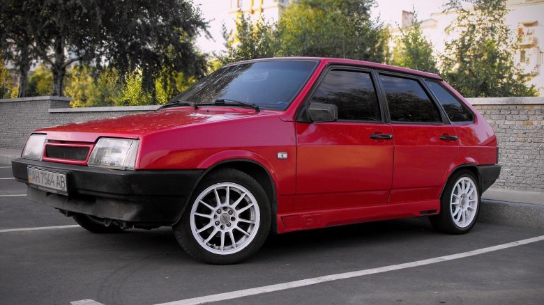 Красная ваз 21099