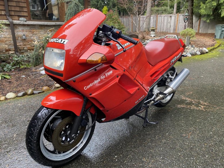 Ducati 750 paso