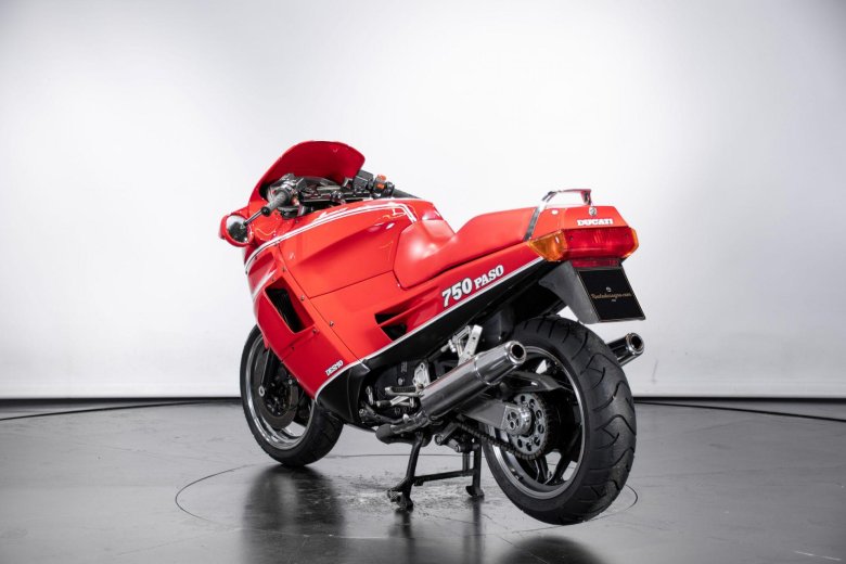 Ducati 750 paso