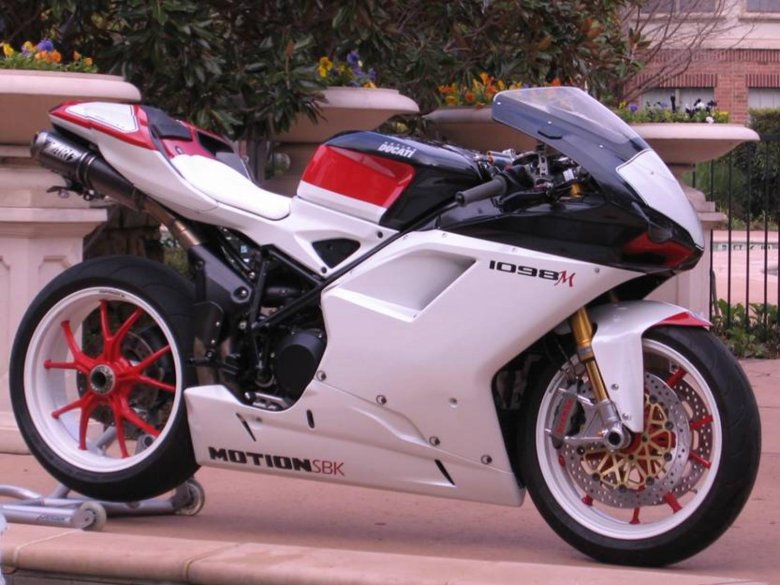 Ducati 848