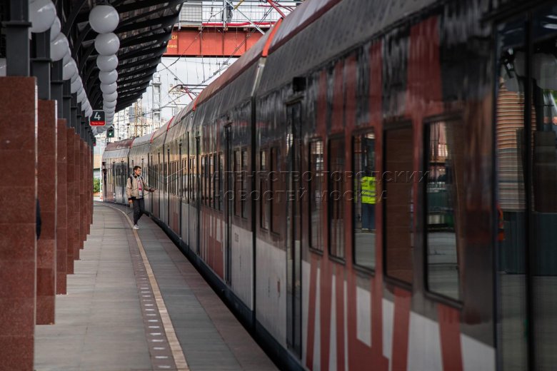 Московский вокзал пригородные поезда