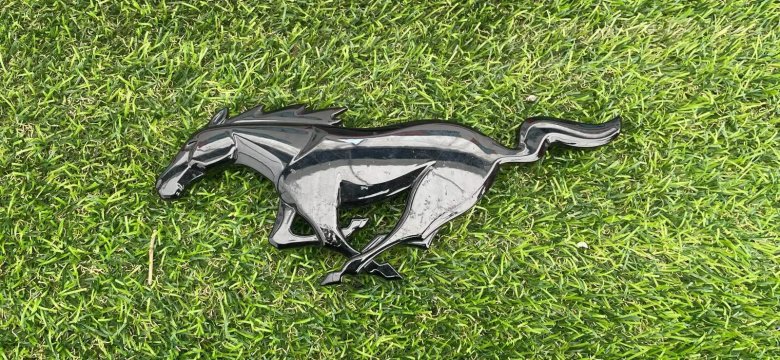 Значок форд мустанг