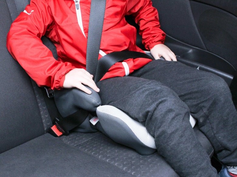 Детское кресло в машине