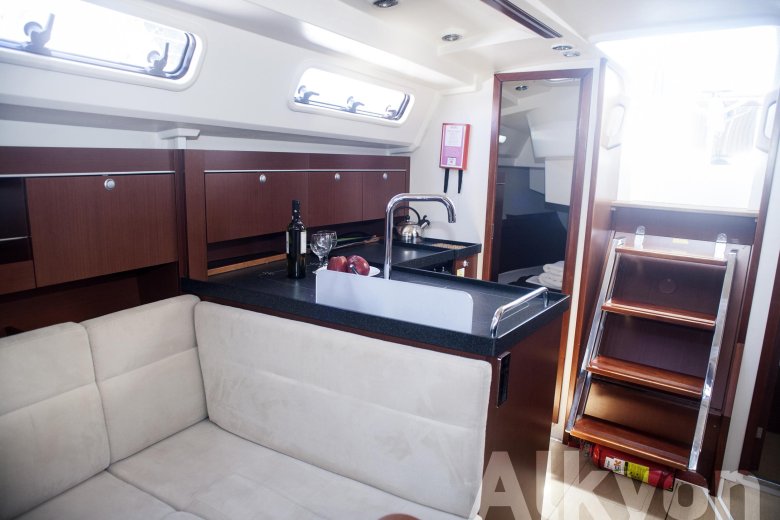 Парусная лодка