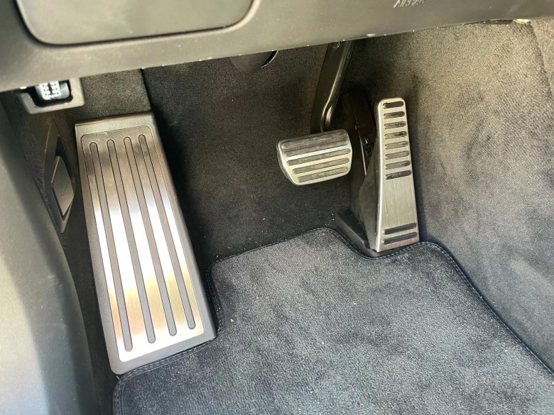 Акселератор автомобиля