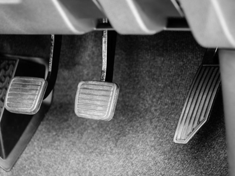 Что такое акселератор в машине