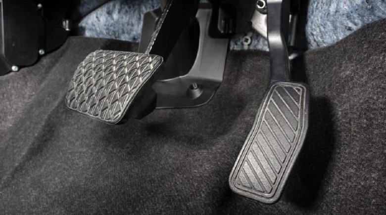 Акселератор это в машине