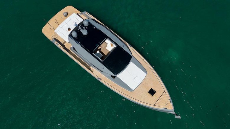 Моторная лодка