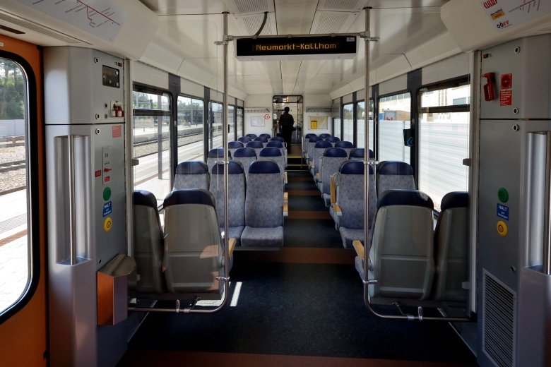 Салон поезда