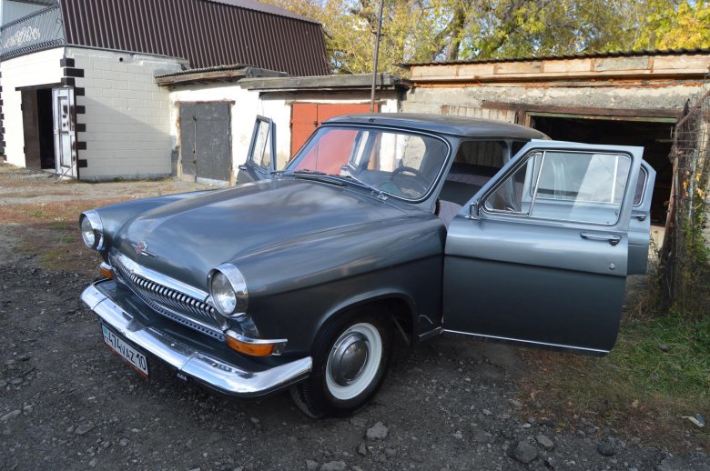 Газ 21 волга серая