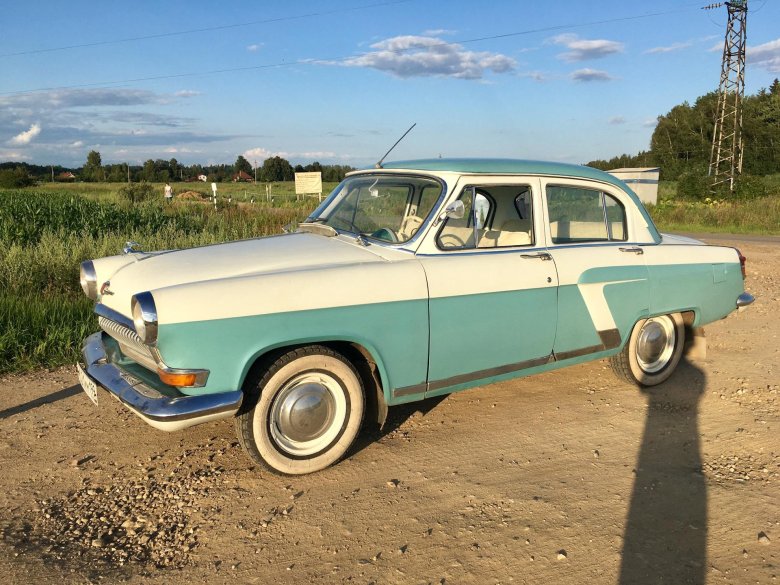 Бело-голубая волга газ 21