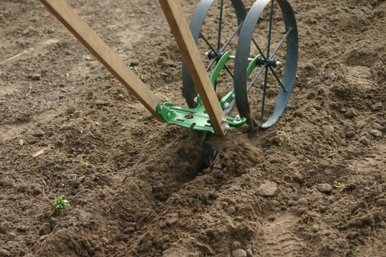 Культиватор плоскорез батрак