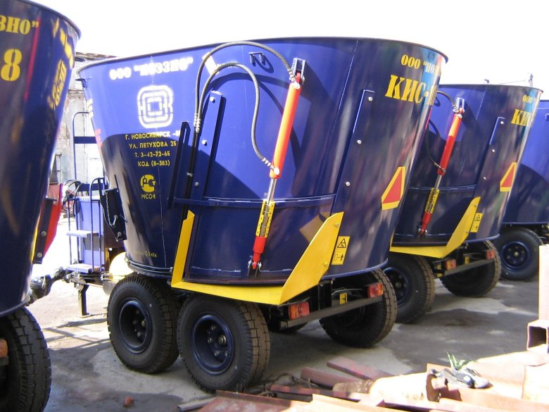 Кис-8 кормораздатчик-измельчитель-смеситель