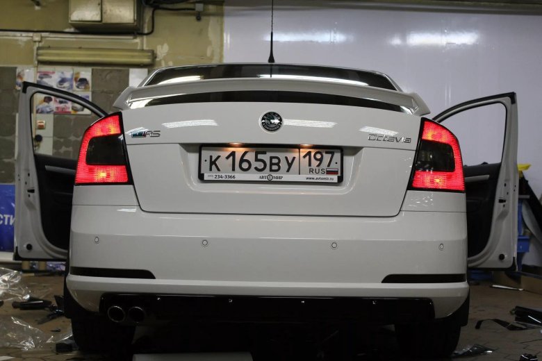 Октавия а5 сзади