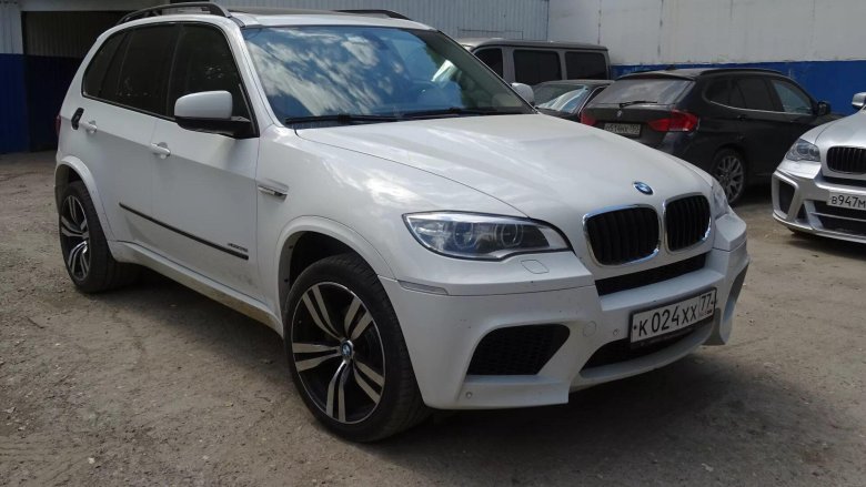 БМВ Икс 5 е 70