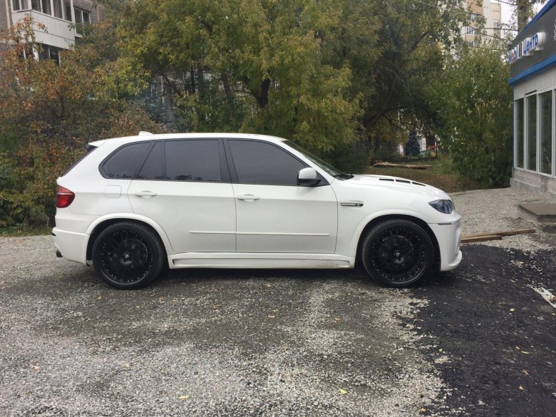 БМВ х5 е70 белый