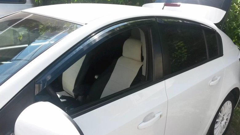 Ветровики Шевроле Круз хэтчбек