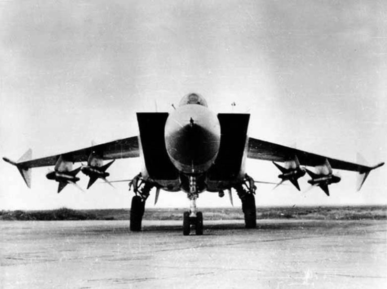 Миг 25 сверхзвуковой самолёт