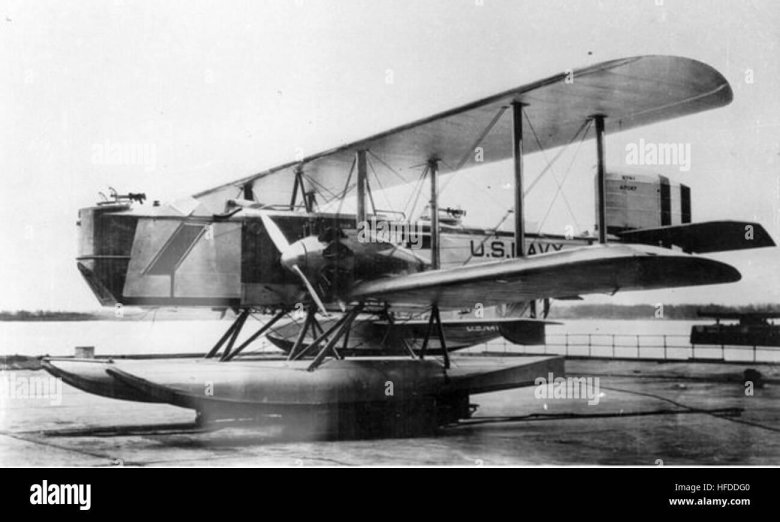 Двухмоторный гидросамолет