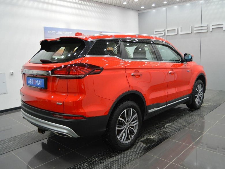 Geely Atlas Pro красный