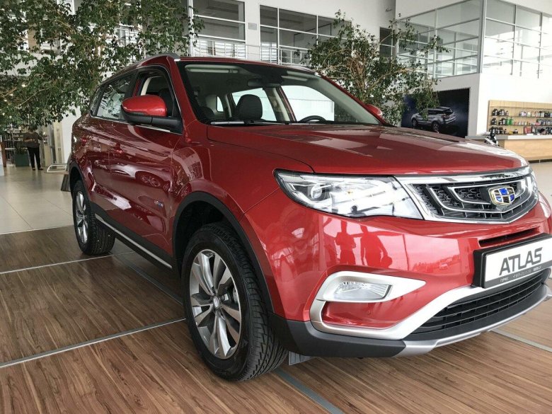 Geely Atlas красный