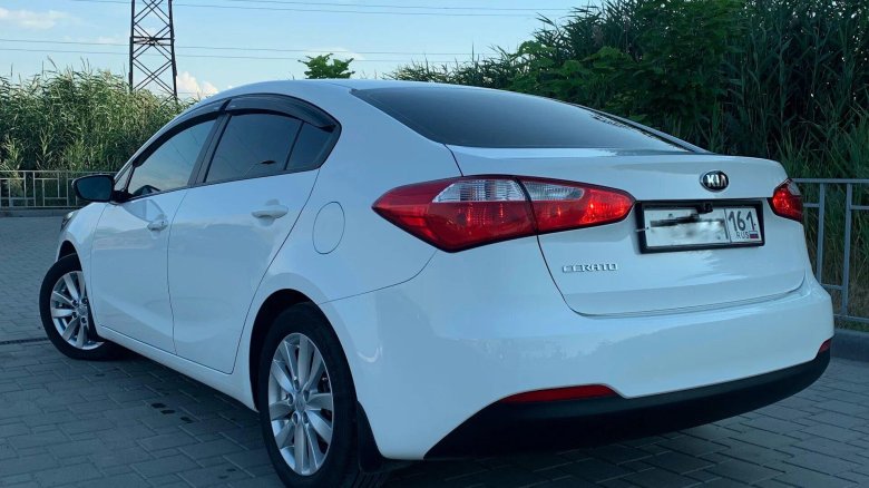 Kia Cerato белая