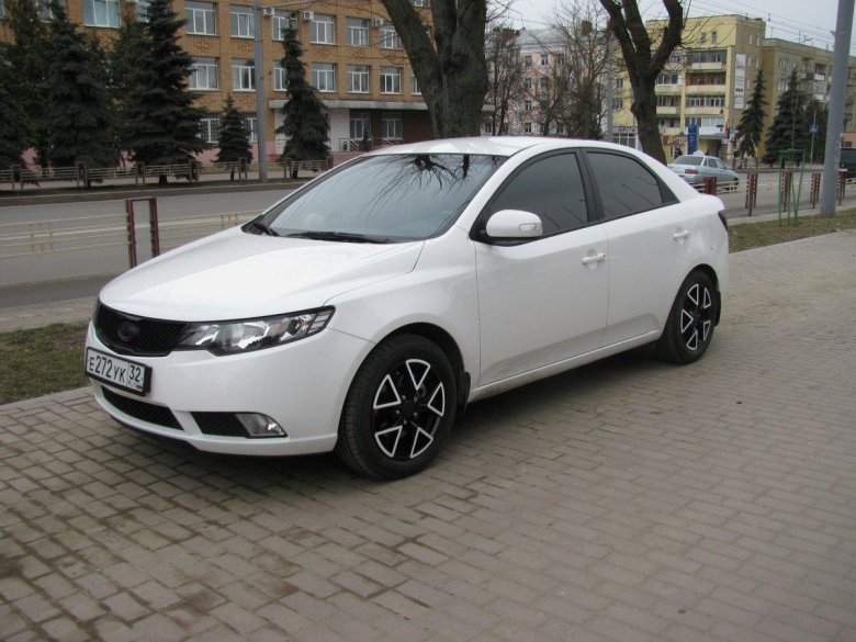 Киа Серато белая