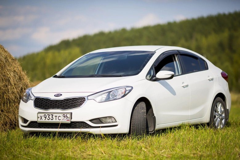 Киа Серато белая