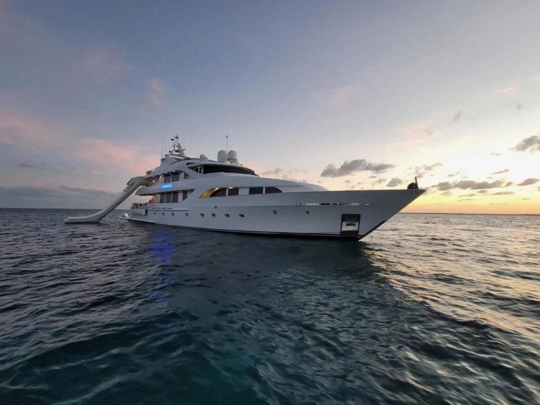 Яхта Mega Yacht Centauro 110m