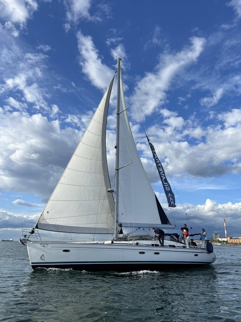 Яхта парусная бавария 46