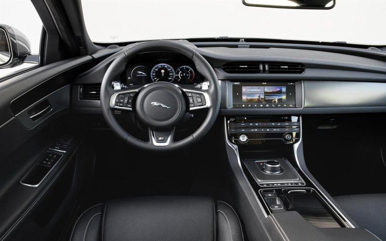 Jaguar XF 2019 салон