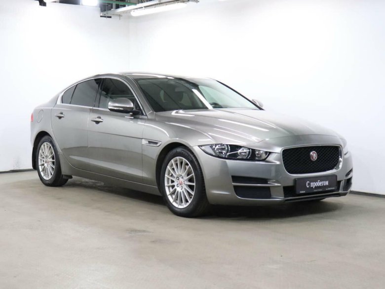 Jaguar xe i 2016