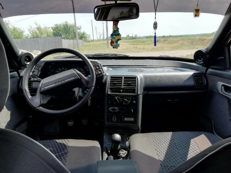 ВАЗ 2112 2002 салон