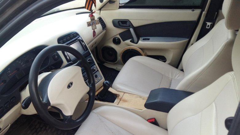 Бежевый салон ВАЗ 2110