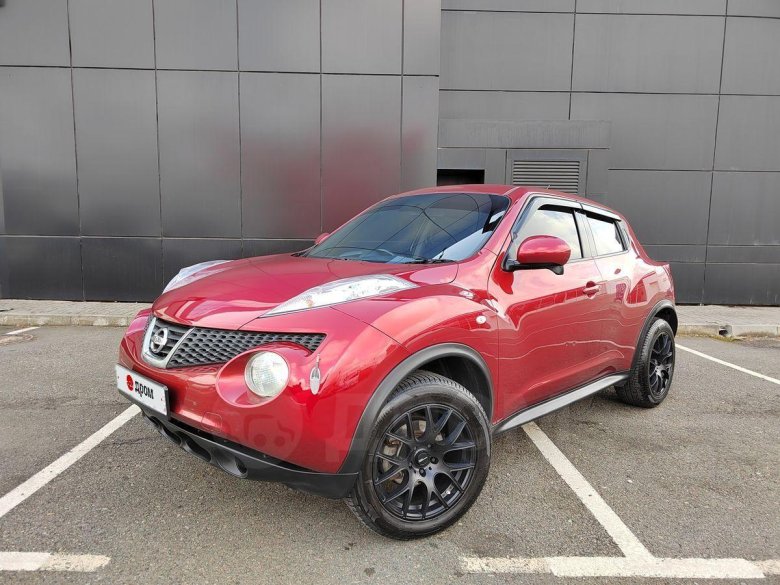 Красный ниссан жук