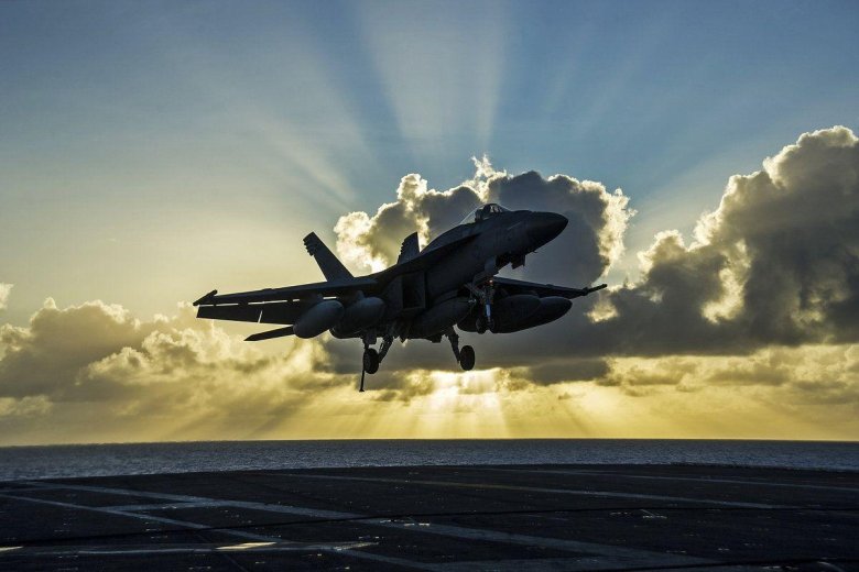 Самолет военный