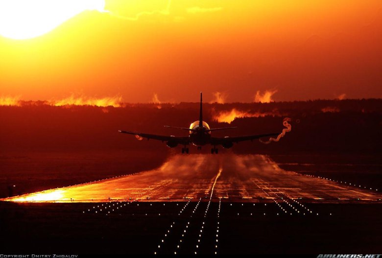 Самолет закат