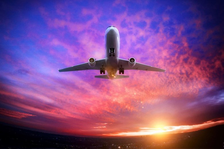 Самолет в небе