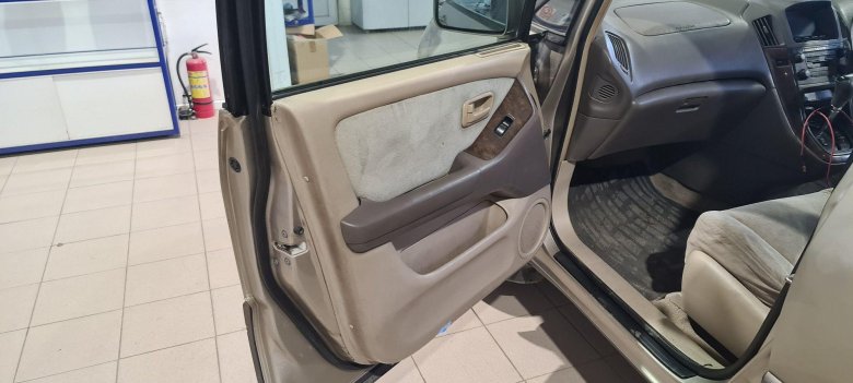 Харриер 2000 года 2.2 . 4вд