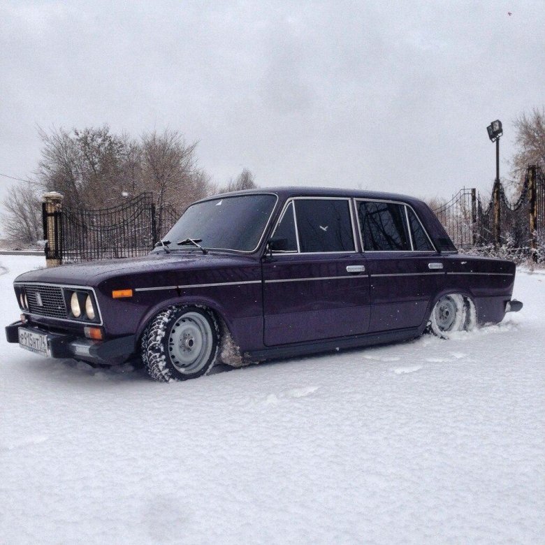 ВАЗ 2106 чёрная тонированная заниженная