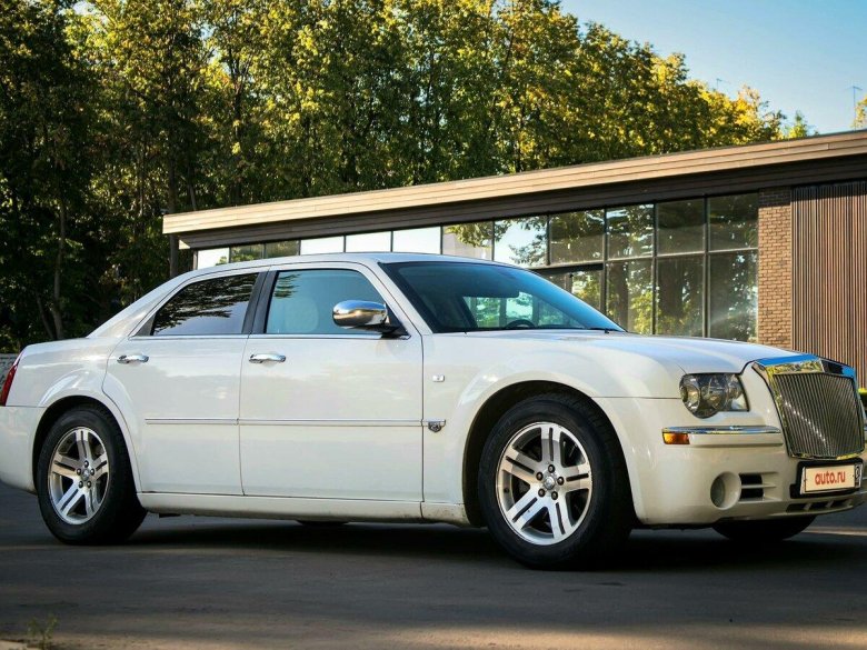 Крайслер 300с белый