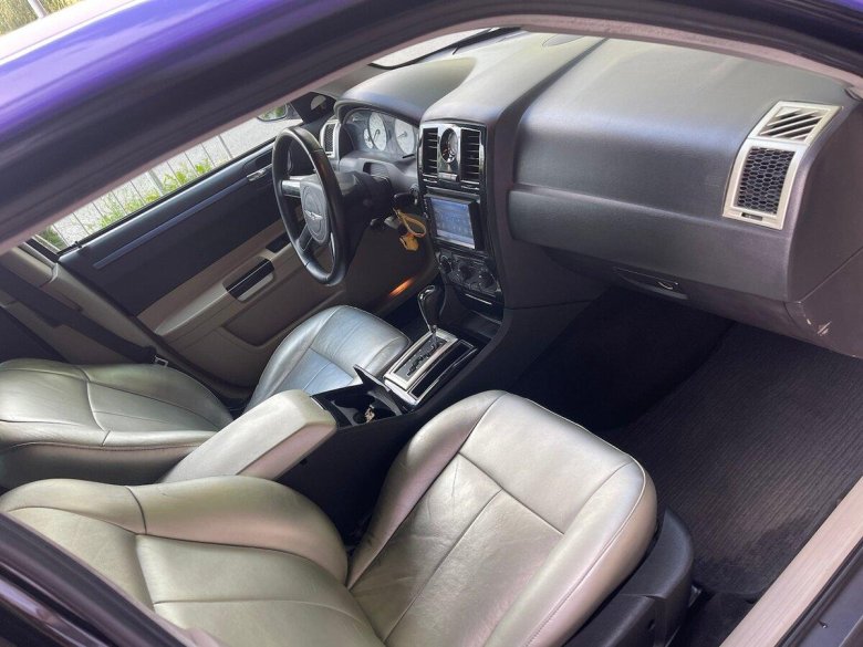 Крайслер 300с фиолетовый