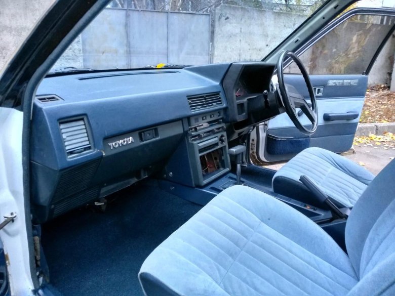Nissan bluebird 1987 салон
