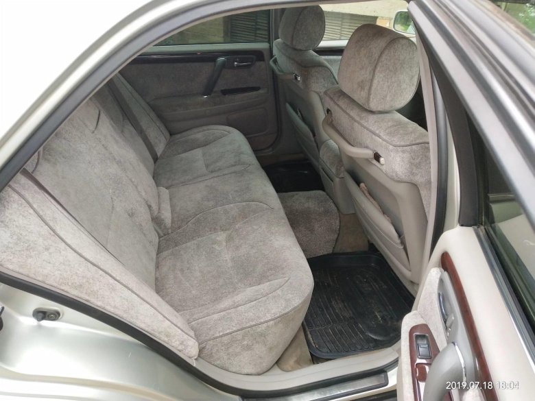 Toyota Crown Majesta s170 салон велюр
