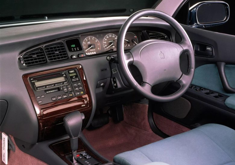 Toyota Crown s140 Royal Saloon