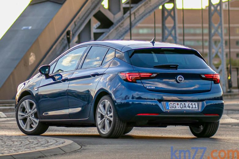 Опель Астра 2019