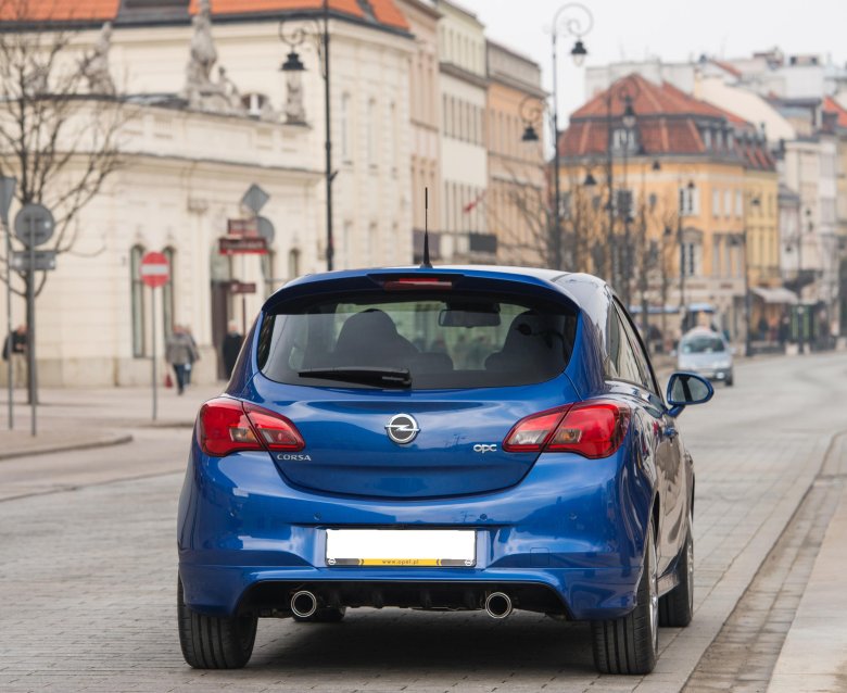 Opel Corsa в фото сзади