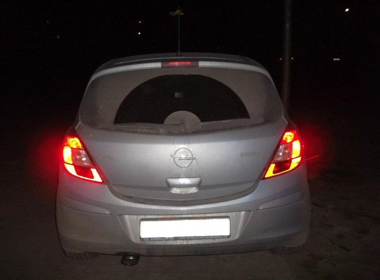 Опель Корса 2007 сзади